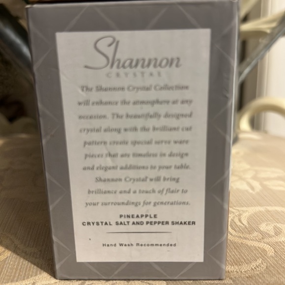 SHANNON CRYSTAL PINEAPPLE SALT & PEPPER SHAKER NWT IN BOX UNUSED - Picture 2 of 8